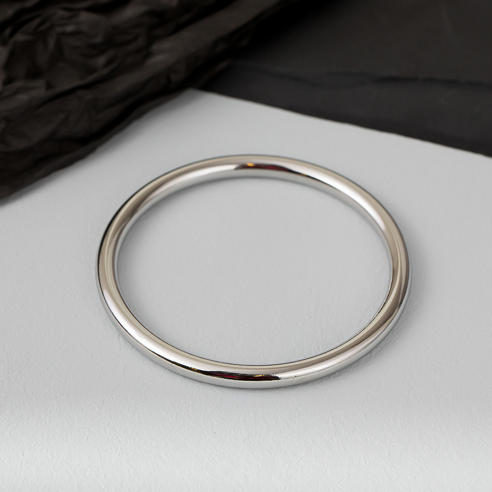 Simple Style Classic Style Solid Color Titanium Steel Polishing Bangle display picture 2