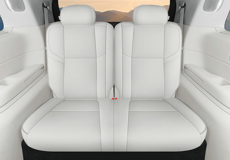 New model, custom-made seat covers for the Leapmotor D19, available in six- and seven-seater versions, featuring perforated leather and a full-coverage design