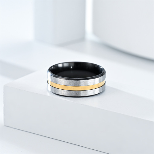  European and American new two-color black and gold fashion trend couple rings source manufacturer with large quantity and preferential treatment