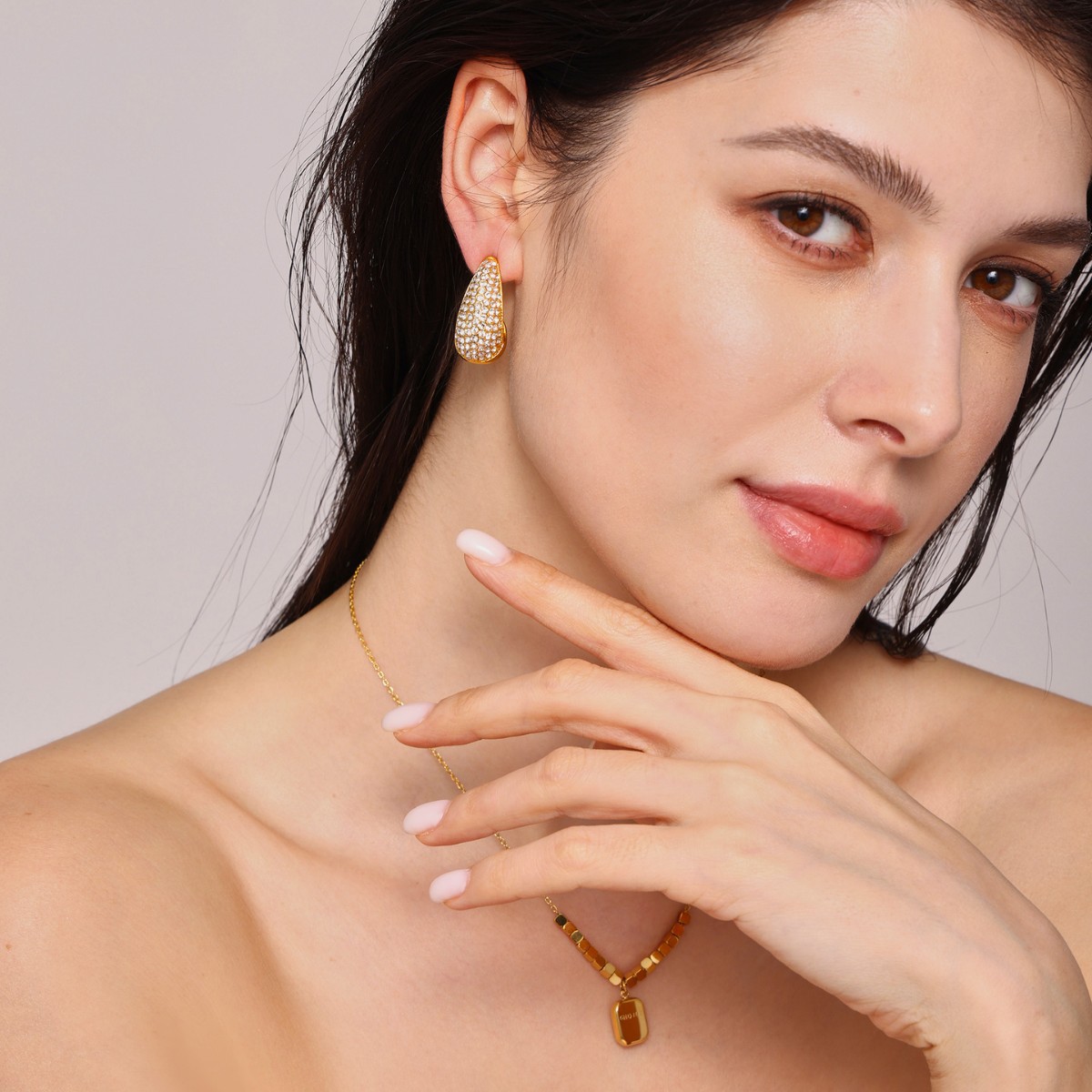 Cuadrados franceses pequeños pendientes de diamantes de gota de agua de Qianlin tallado collar inglés accesorios diarios