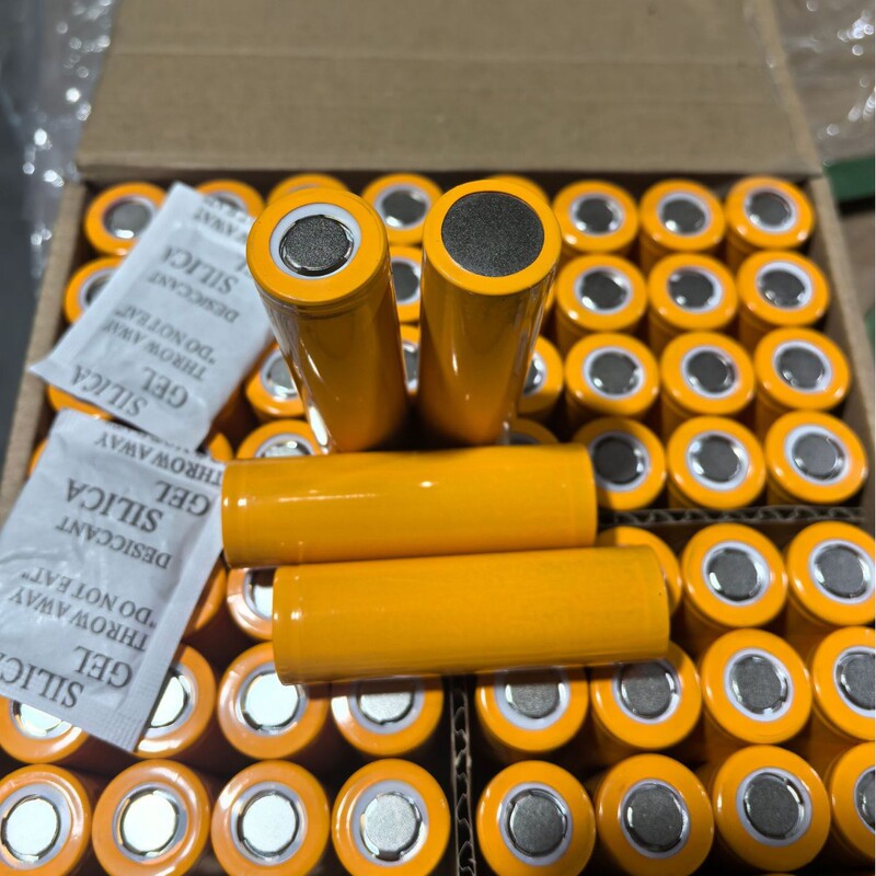 21700リチウム電池3000mAh充電宝電気自動車移動電源貯蔵設備強光懐中電灯特恵|undefined