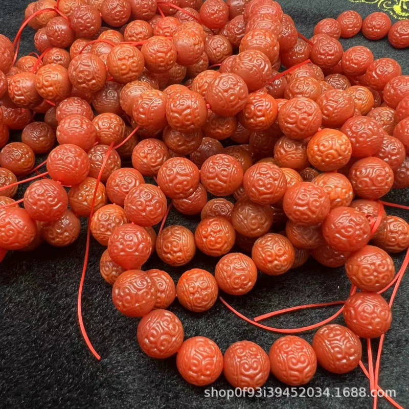 Натуральный агат как южно-красный агат с гравировкой ручной струны