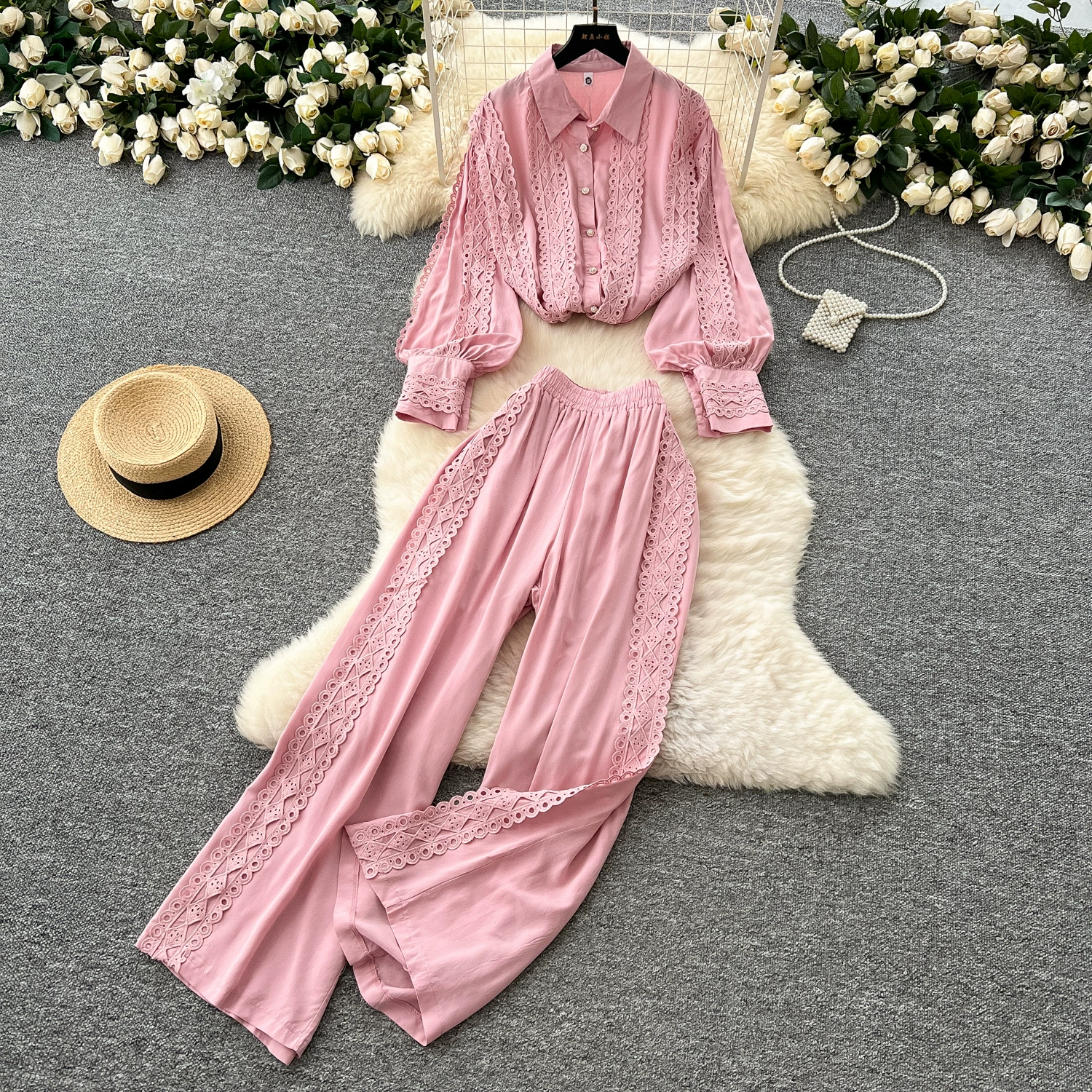 Дворцовый стиль ретро кружевное сшивание с полыми рукавами фонаря, дикая рубашка с высокой талией, тонкие широкие брюки, набор из двух частей