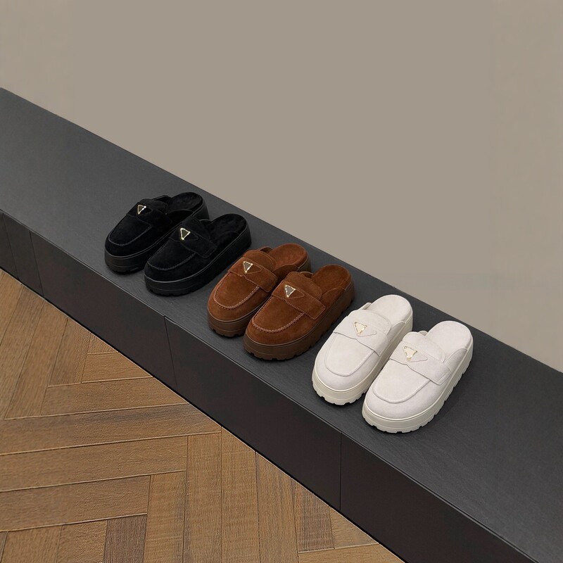 Women's thick-soled closed-toe slippers for outdoor wear, 2025 new model, suede mules with triangular logo, slip-on shoes for spring and autumn Women's thick-soled closed-toe slippers for outdoor wear, 2025 new model, suede mules with triangular logo, slip-on shoes for spring and autumn