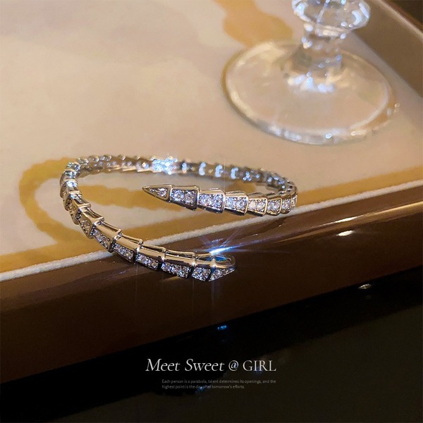 small design fashionable women's bracelet with zircon