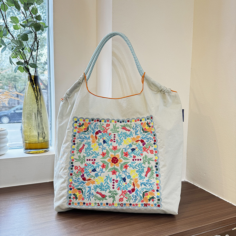 밝은 회색 꽃 그림