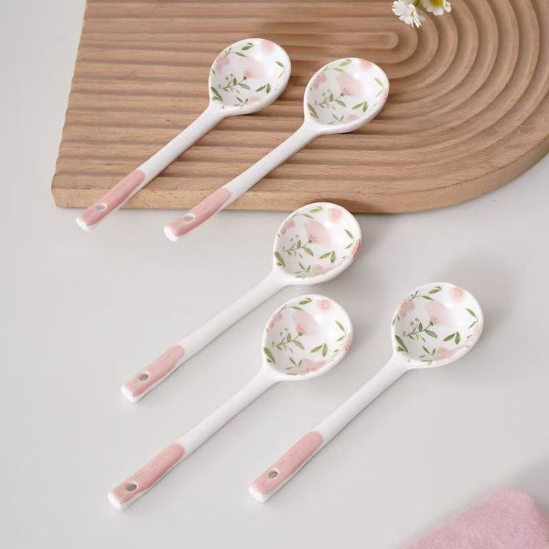 Cuchara de cerámica de color esmaltada cuchara de mango largo cuchara encantadora cuchara de arroz cuchara de arroz cuchara de torsión cuchara de cabeza redonda