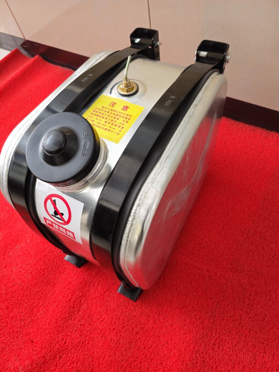 Professional Production and Wholesale Export Fuel Tank Aluminum Alloy Fuel Tank 32 Length 50 Width 42 Height 60L