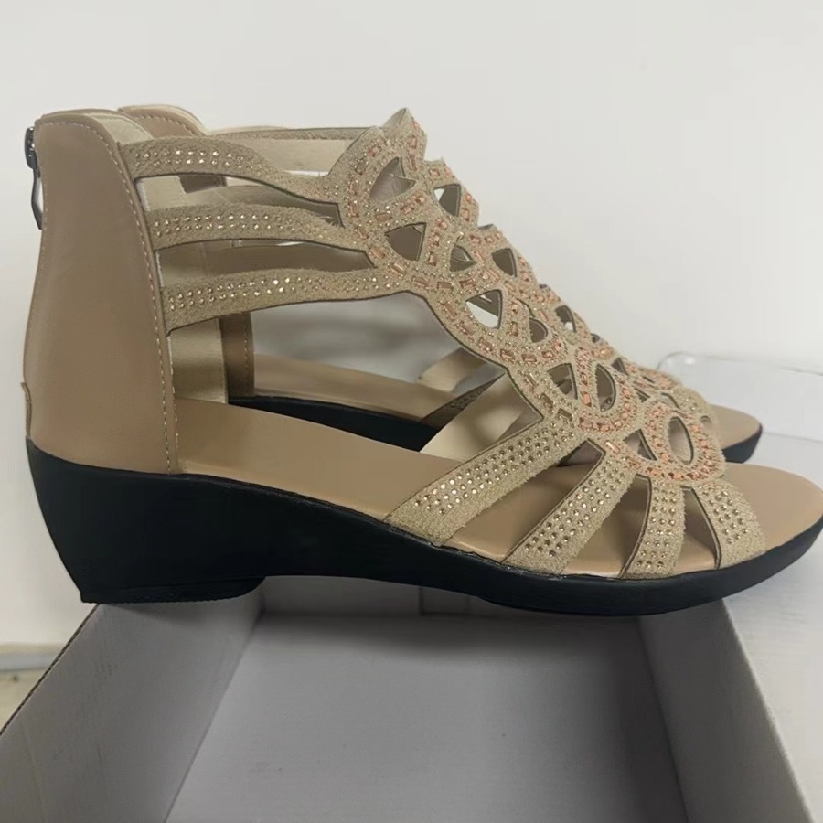 2024 sandalias romanas de cuero suave para mujeres de verano nuevos zapatos de suela suave para madres de moda, zapatos de mujer de tacones inclinados, sandalias de mujer