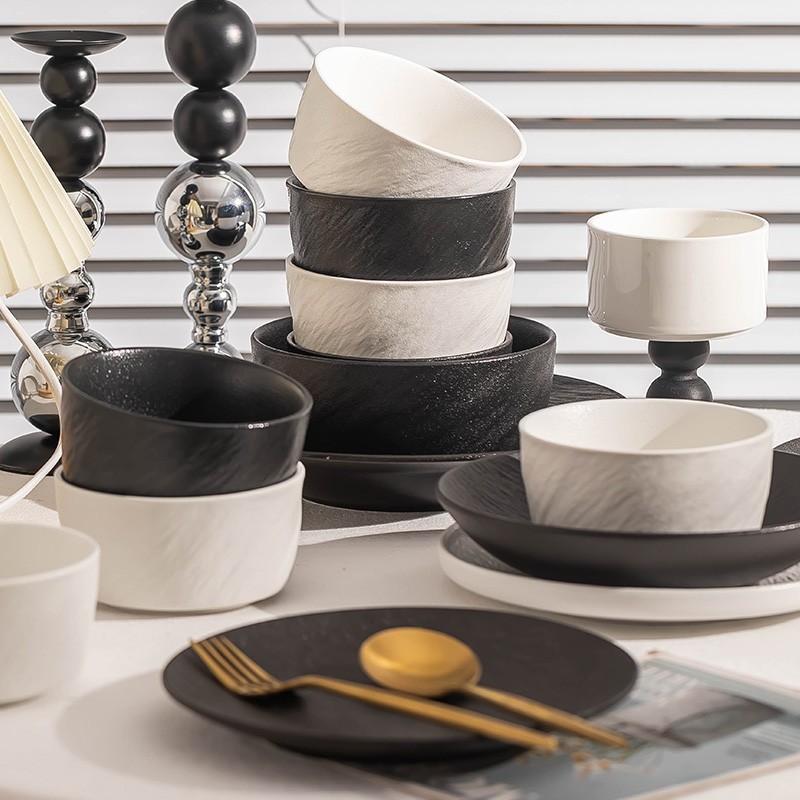 Conjunto de platos domésticos lujosos de alto nivel de sensación de belleza platos palillos platos cerámica 2025 nuevos platos de boda