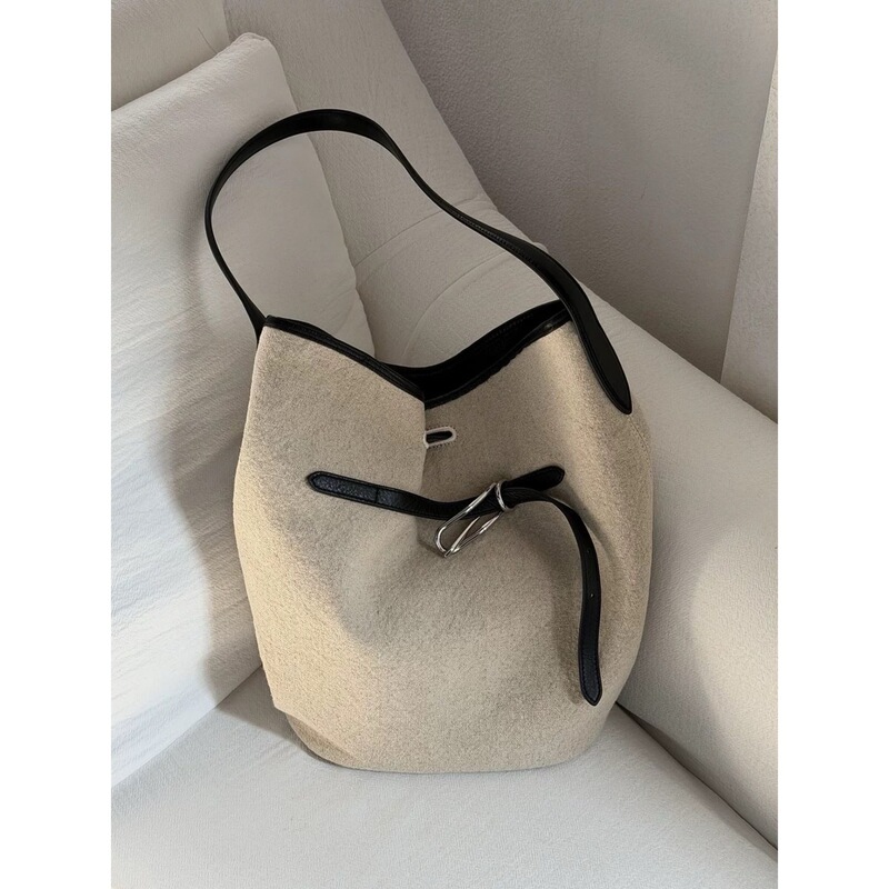 2026 Minimalist High-End White Patchwork Single-Shoulder Bucket Bag, Large Capacity, Versatile for Commuting, Casual Underarm Handbag 2026 Minimalist High-End White Patchwork Single-Shoulder Bucket Bag, Large Capacity, Versatile for Commuting, Casual Underarm Handbag