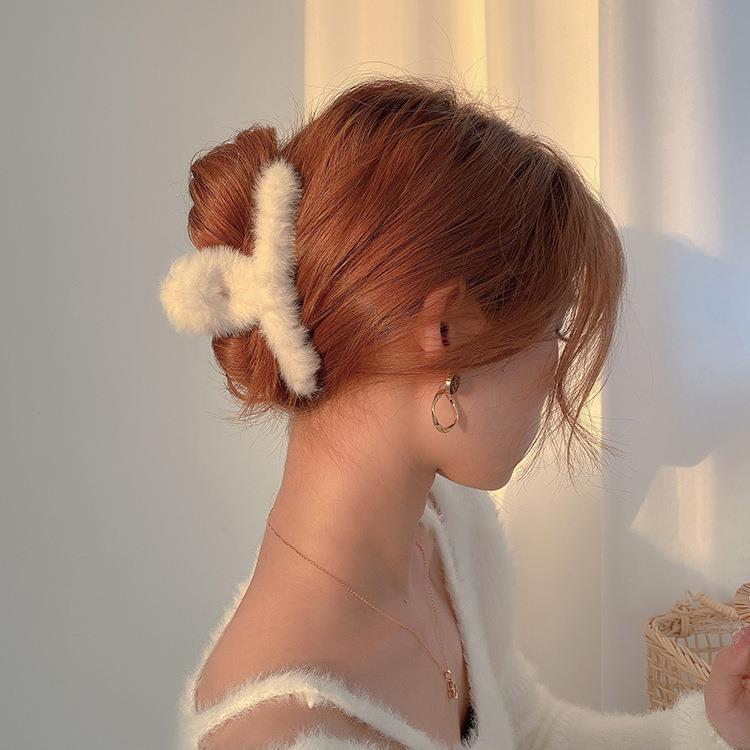 Clip de pelo de peluche cuchara trasera clip de pelo grande clip de otoño e invierno nuevo clip de pelo clip de tiburón clip tocado para las mujeres