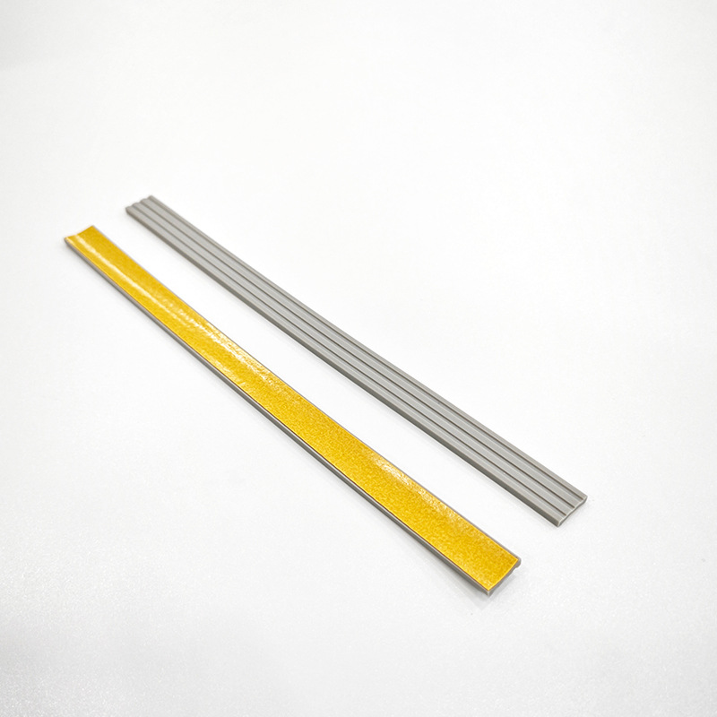 荷物保護カバー、騒音低減、耐摩耗性、厚みのあるシリコンタイヤカバー、粘着性の裏地付きスーツケースホイール保護カバー