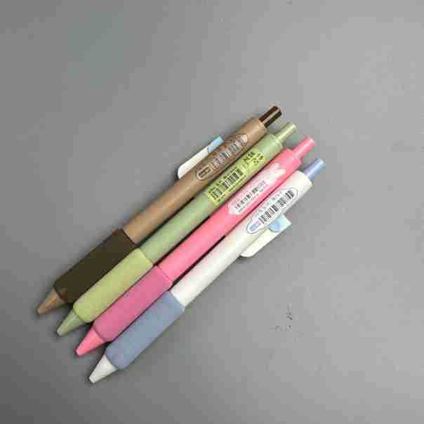 Xike CS bolsa de pluma europea de alta apariencia de secado rápido push pluma esponja vaina gel pluma super suave cepillo pregunta pluma al por mayor pluma de agua