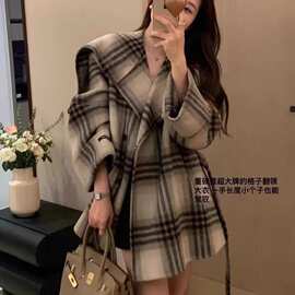 LC821伯多洛格大衣设计感格纹大领子女时髦小个子短款加厚双面毛