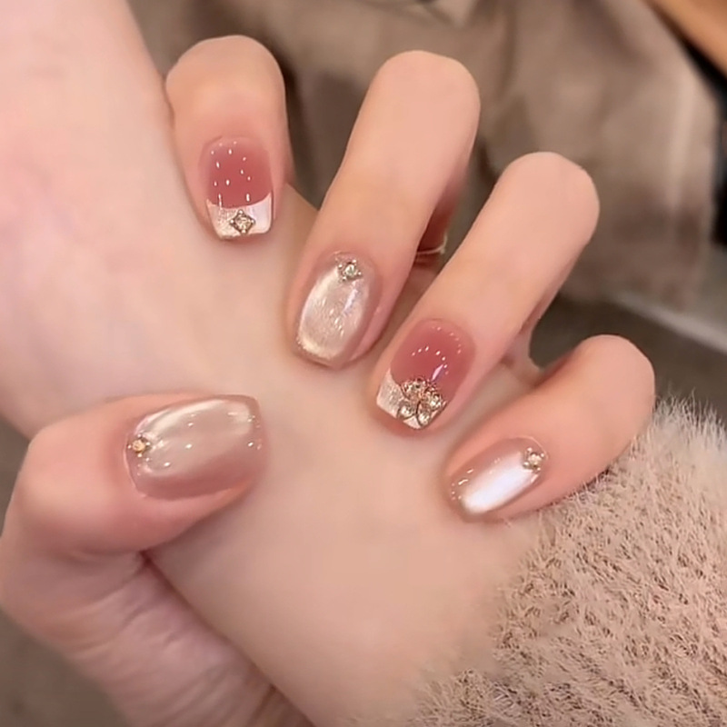 Cat-Eye French-Style Blush with Sparkling Rhinestones, Sweet Floral Temperament, Fashionable European and American Style, Detachable Nail Art, 30 Pieces