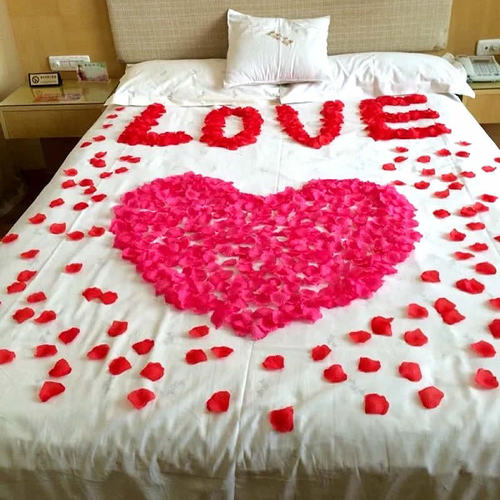 Wedding simulation rose petals confession scene decoration Valentine's Day proposal romantic wedding arrangement fake petals rain