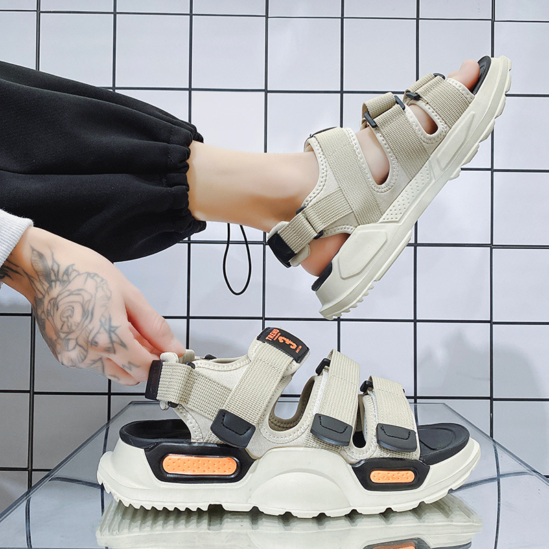 Sandalias de moda para hombre verano 2025 nuevo estilo ins sandalias para uso en casa antideslizante fondo grueso aumento para hombres al por mayor