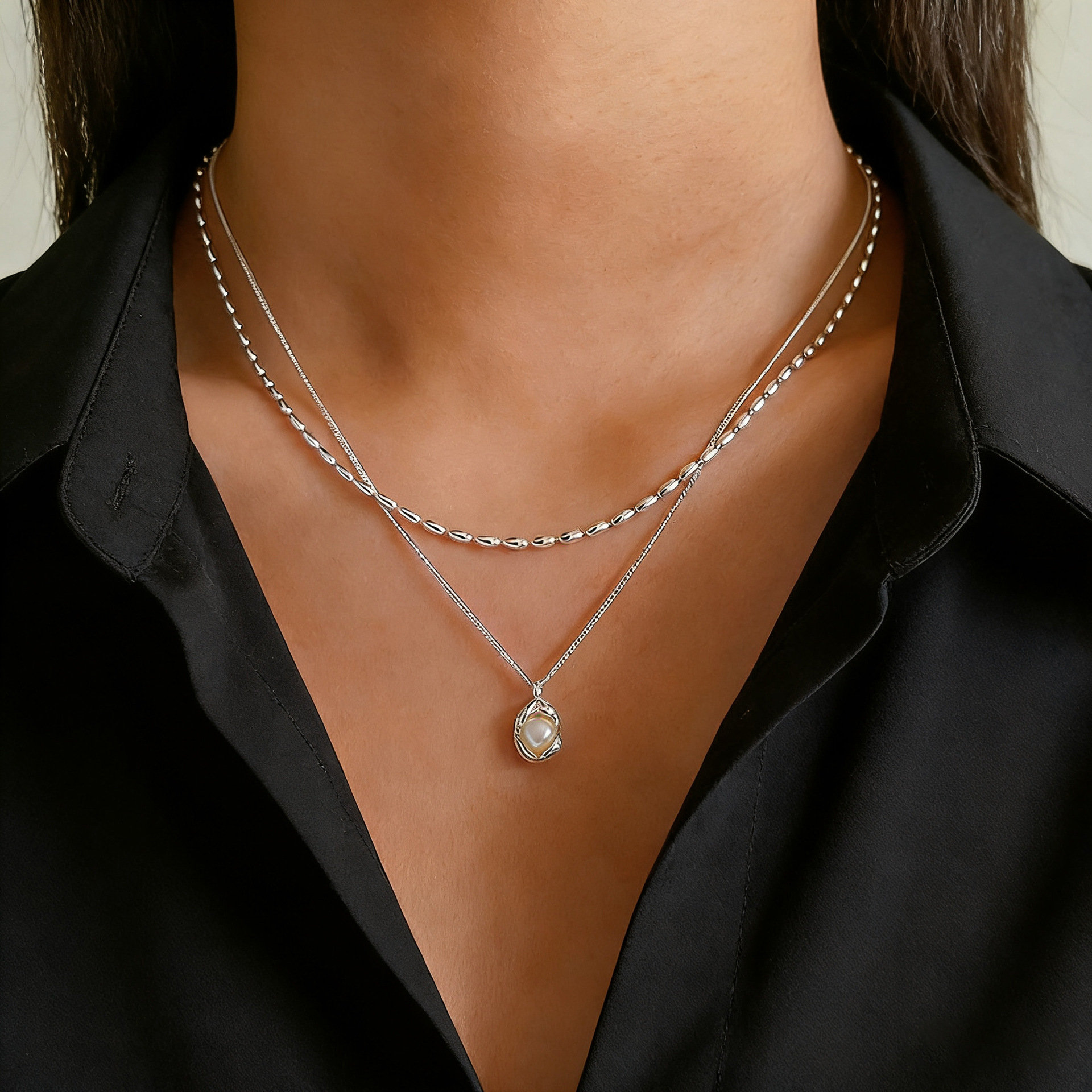 French-style minimalist irregular pearl double-layer necklace, fashionable and versatile collarbone chain with a high-end, elegant feel for women