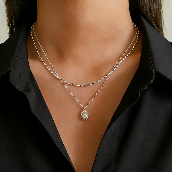 French-style minimalist irregular pearl double-layer necklace, fashionable and versatile collarbone chain with a high-end, elegant feel for women