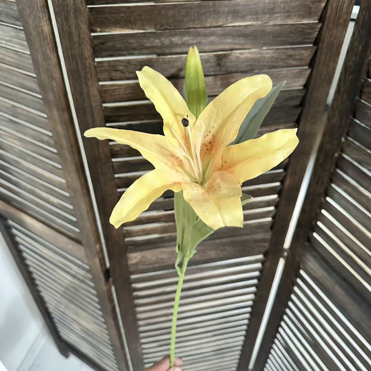 꽃 1개 봉오리 백합 1개