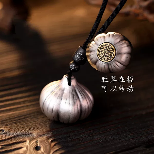 Guofeng "the odds are in hand" pendant, Thai silver hand handle piece garlic key chain pendant pendant garlic can be turned