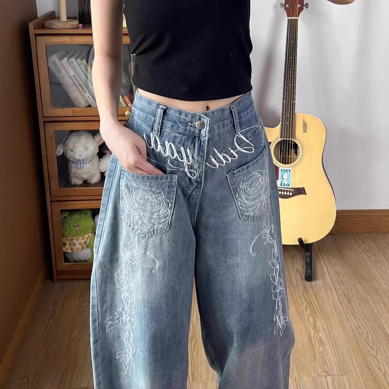 American Retro Letter Floral Embroidery Washed Denim Jeans for Women, Loose Fit, Slimming Straight-Leg, High-End Feel, Wide-Leg Pants American Retro Letter Floral Embroidery Washed Denim Jeans for Women, Loose Fit, Slimming Straight-Leg, High-End Feel, Wide-Leg Pants