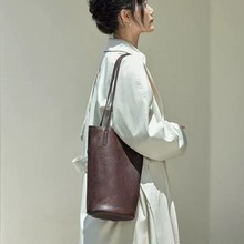 裘真慵懒遇水桶包女真皮腋下单肩包复古通勤包头层植鞣牛皮包包