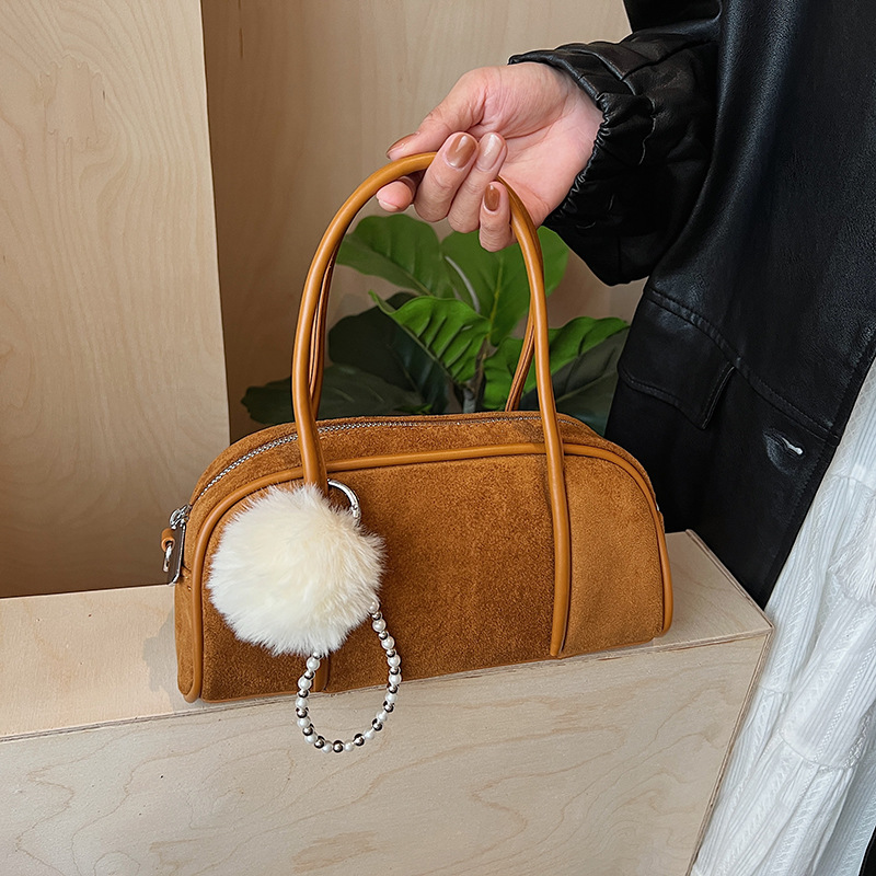 2025 otoño y invierno texturas de seda de moda retro bolso de bolos de estilo exterior de color puro bolso de viento