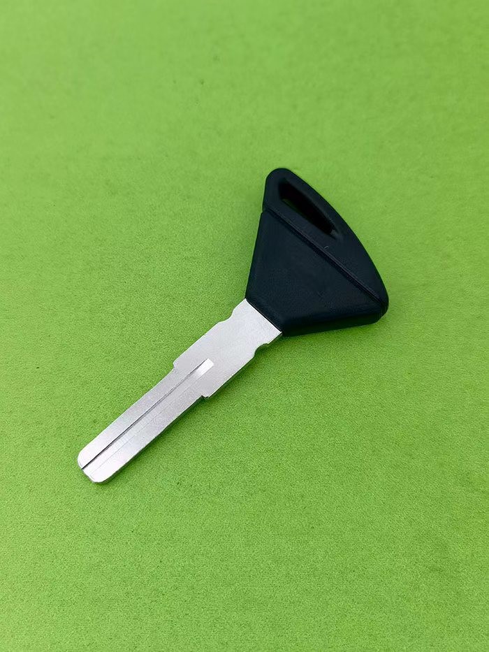 Suitable for Aprilia 1000/ Rsv4/Rs125, Can Be Equipped with Chip Gpr150 Motorcycle Key Blank