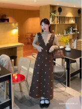 法式重工刺绣碎花背带连衣裙女秋季2025新款收腰字显瘦叠穿长裙