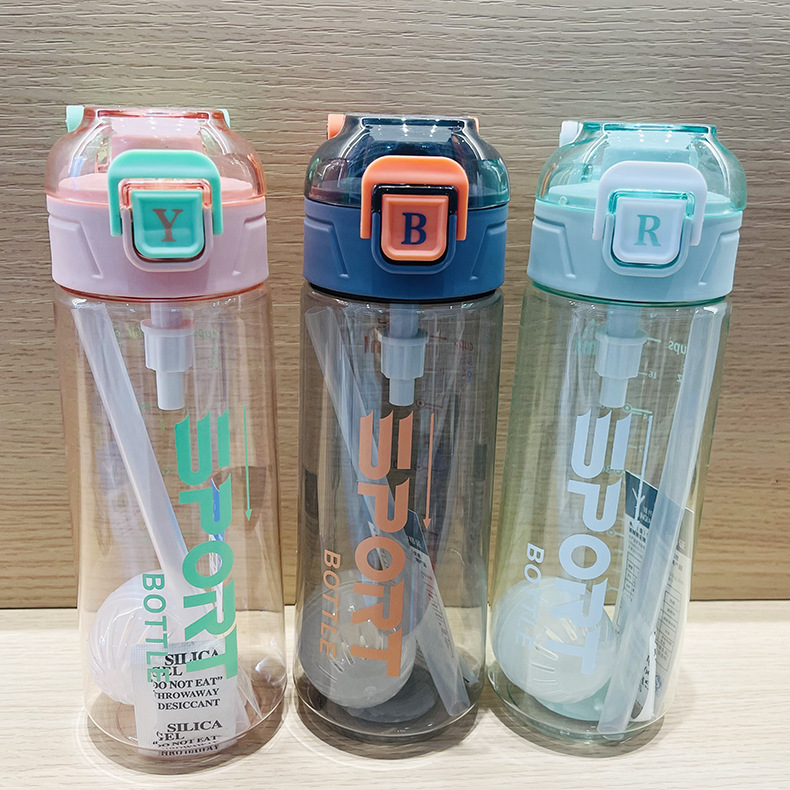 Taza de agua deportiva para niños de plástico de gran capacidad con taza de paja para niños portátiles para niñas estudiantes de primaria hervidor de agua a prueba de caídas