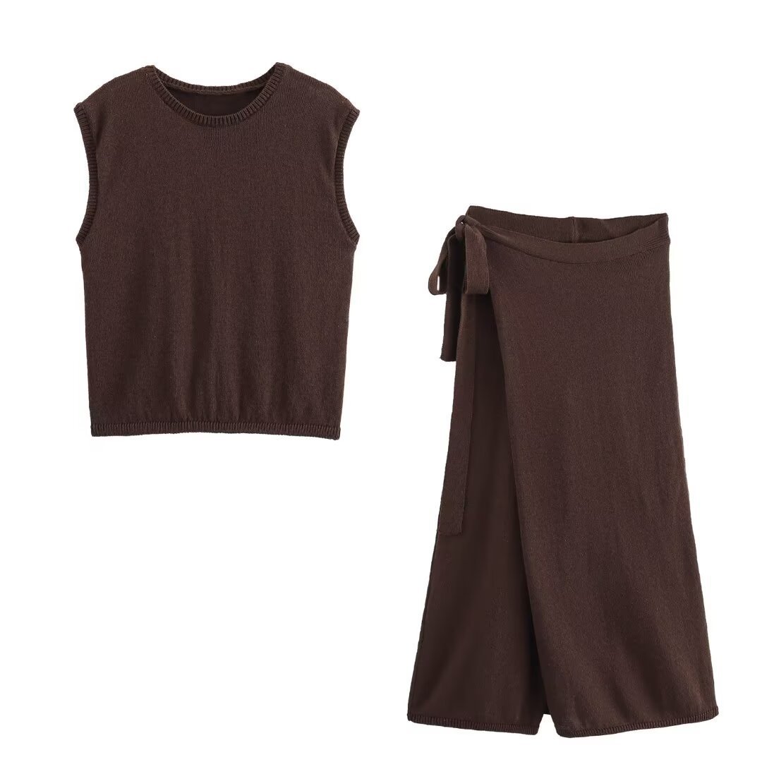 Set di pantaloni con scollo rotondo e gilet alla moda autunno 2024 da donna_voghion.com