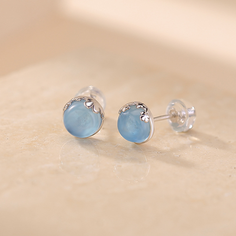 Khuyên tai bạc S925 hình cỏ ba lá đính đá Aquamarine tròn — một cặp