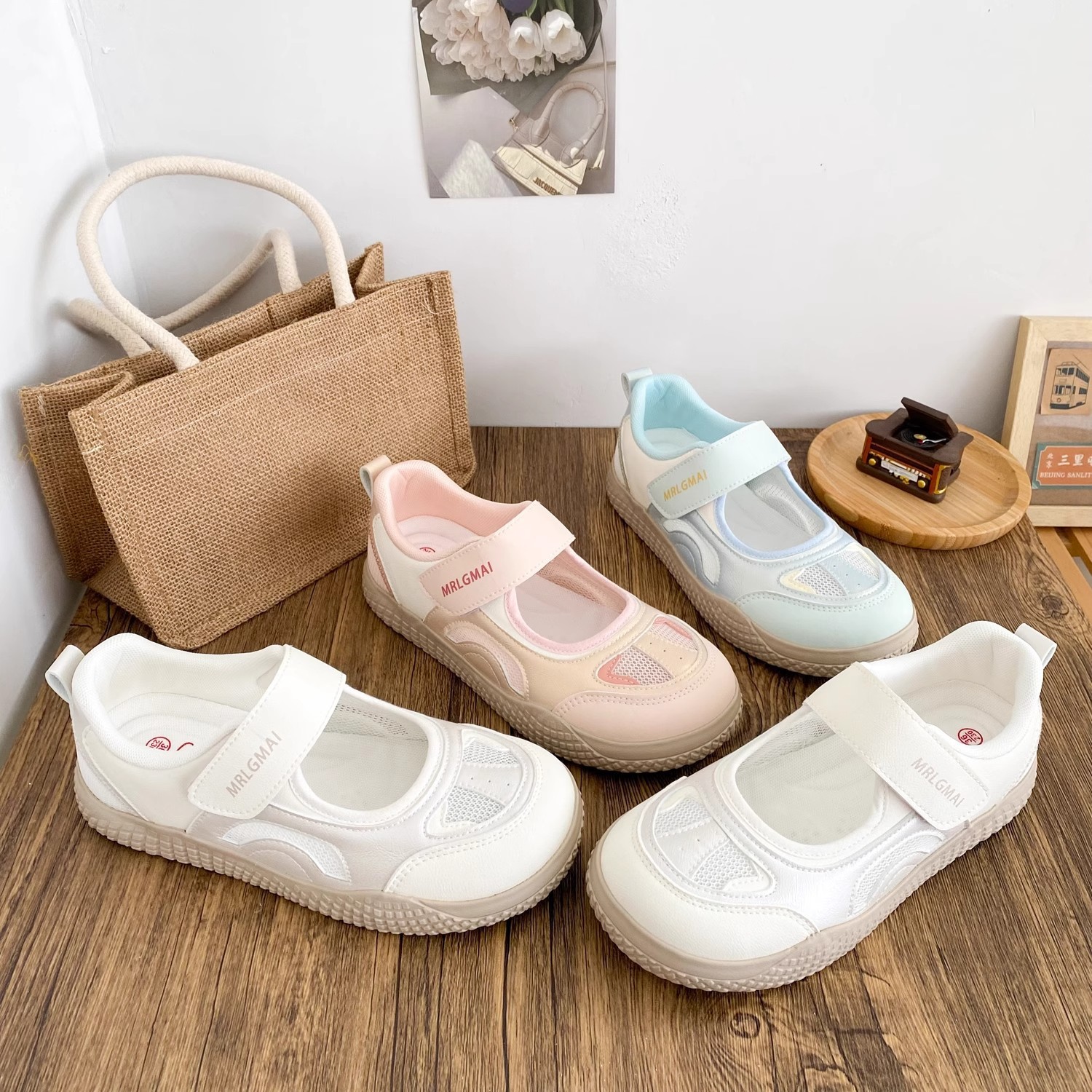 2026 primavera y verano malla transpirable velcro pequeño zapato blanco lindo viento moda versátil casual zapatos deportivos de mujer