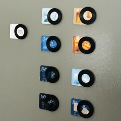 アクリル冷蔵庫はCDレコードを貼ってスターをカスタマイズします。