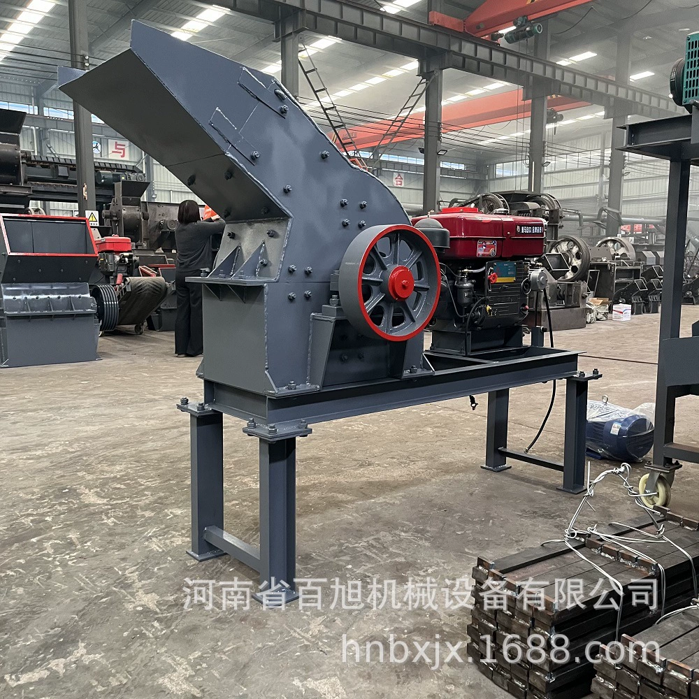 Дизельная молотковая дробилка для руды, цена. Оборудование для производства стеклокерамического песка. Малая дизельная молотковая дробилка.