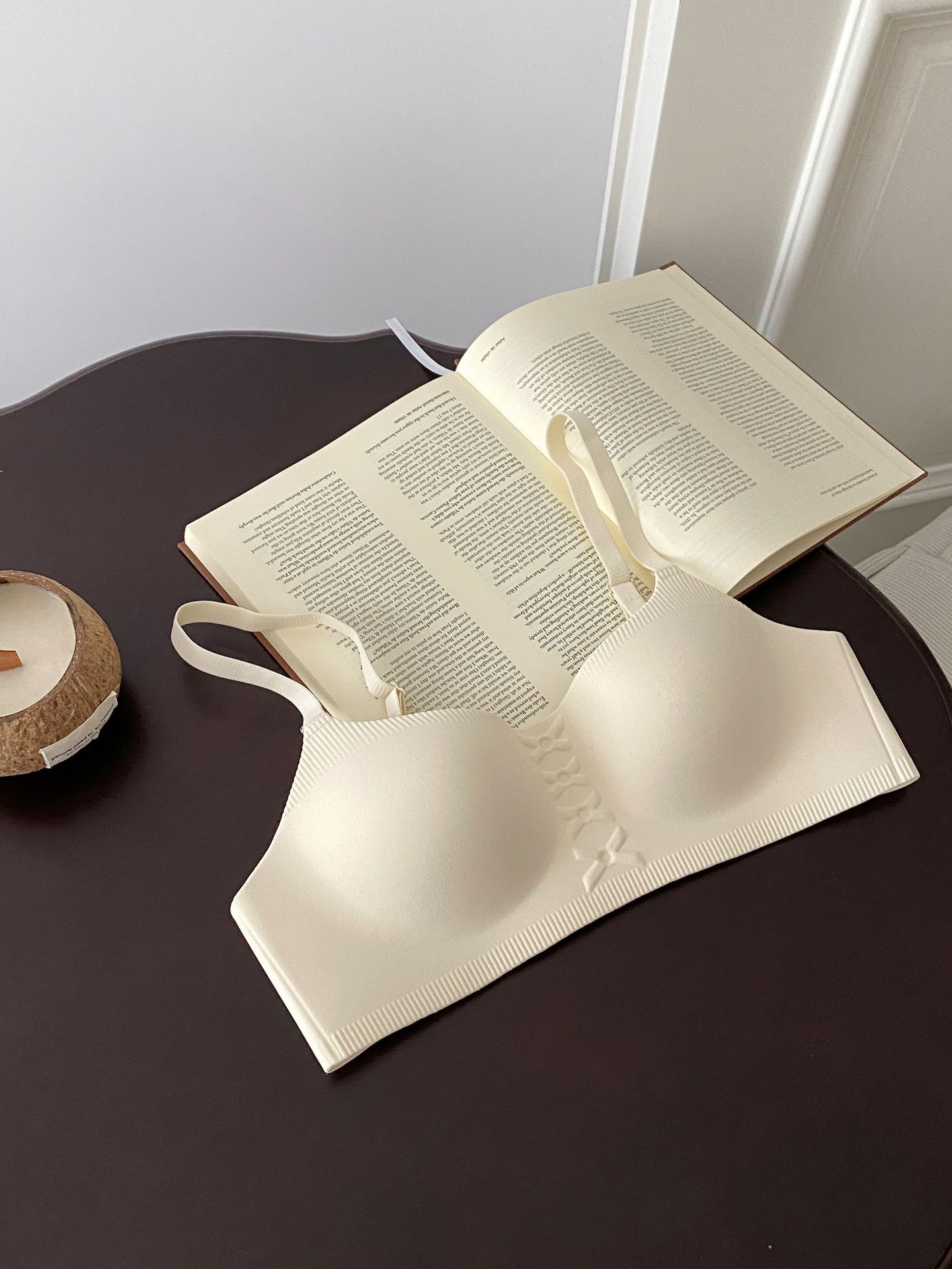 Venta directa de fábrica Comercio electrónico transfronterizo Sudeste de Asia Vietnam Tailandia Ropa interior de mujer sin costuras Sujetador de una copa desnudo