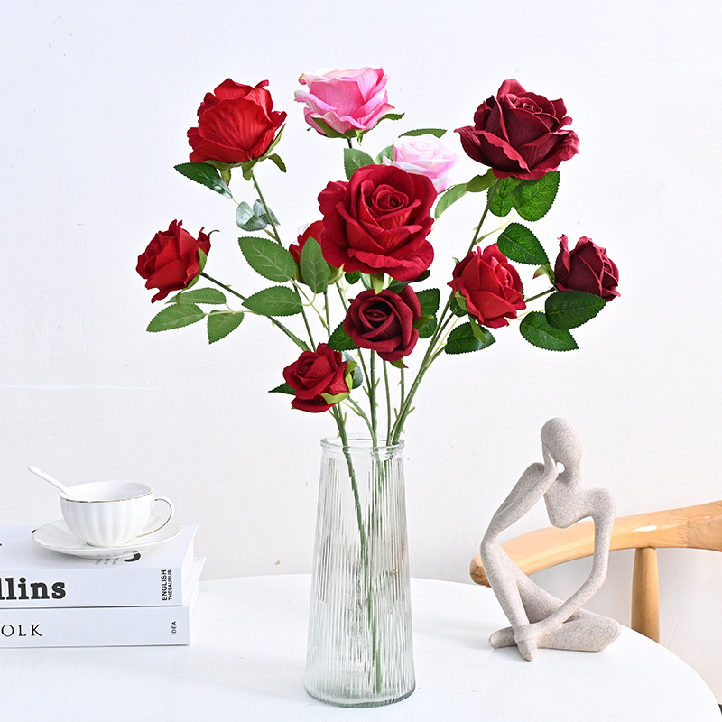 도매 3 헤드 플란넬 로즈 웨딩 홀 꽃꽂이 장식 꽃병 아름다운 시뮬레이션 멀티 헤드 장미 바닥 행 홈
