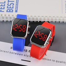 跨境新款硅胶按键电子手表男士时尚潮流电子 LED学生手表批发