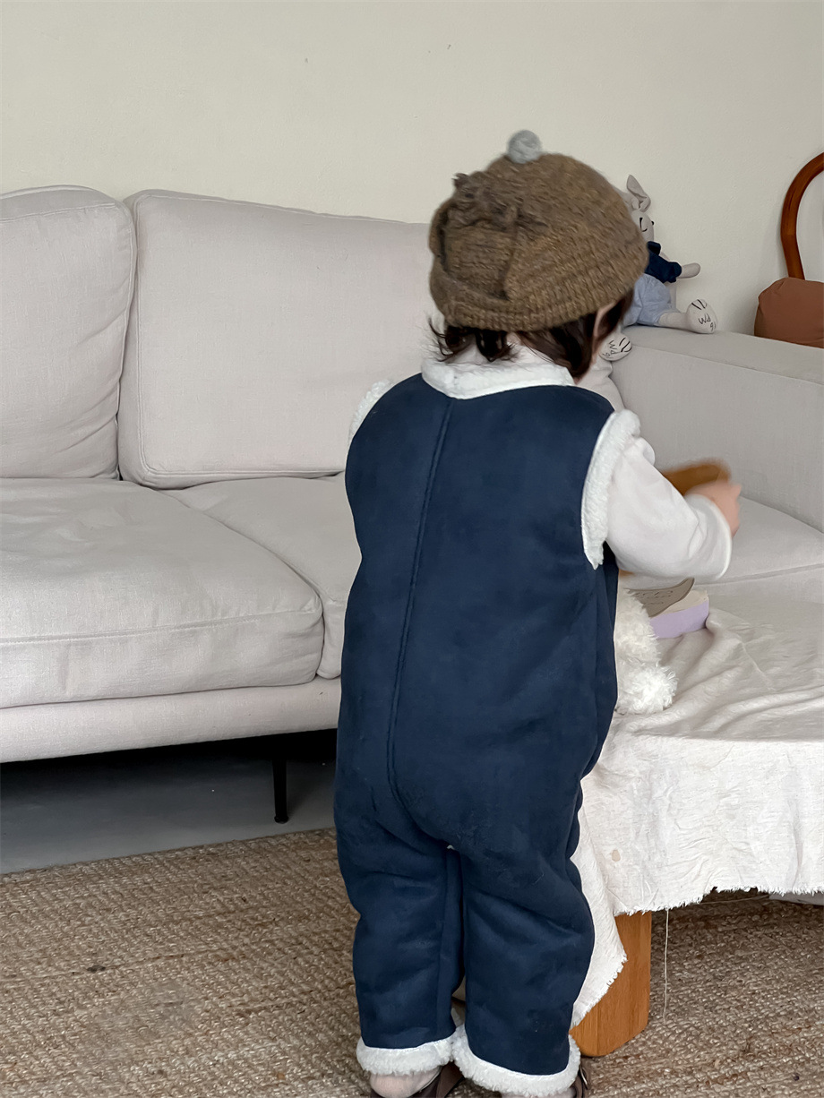 Ropa infantil de otoño y invierno ropa infantil coreana ropa para bebés fuera de casa 2025 ropa de otoño y invierno chaleco de peluche para niños ropa de escalada unida image 4