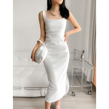 法式白色无袖方领连衣裙女装2024春夏季新款修身褶皱背心裙潮