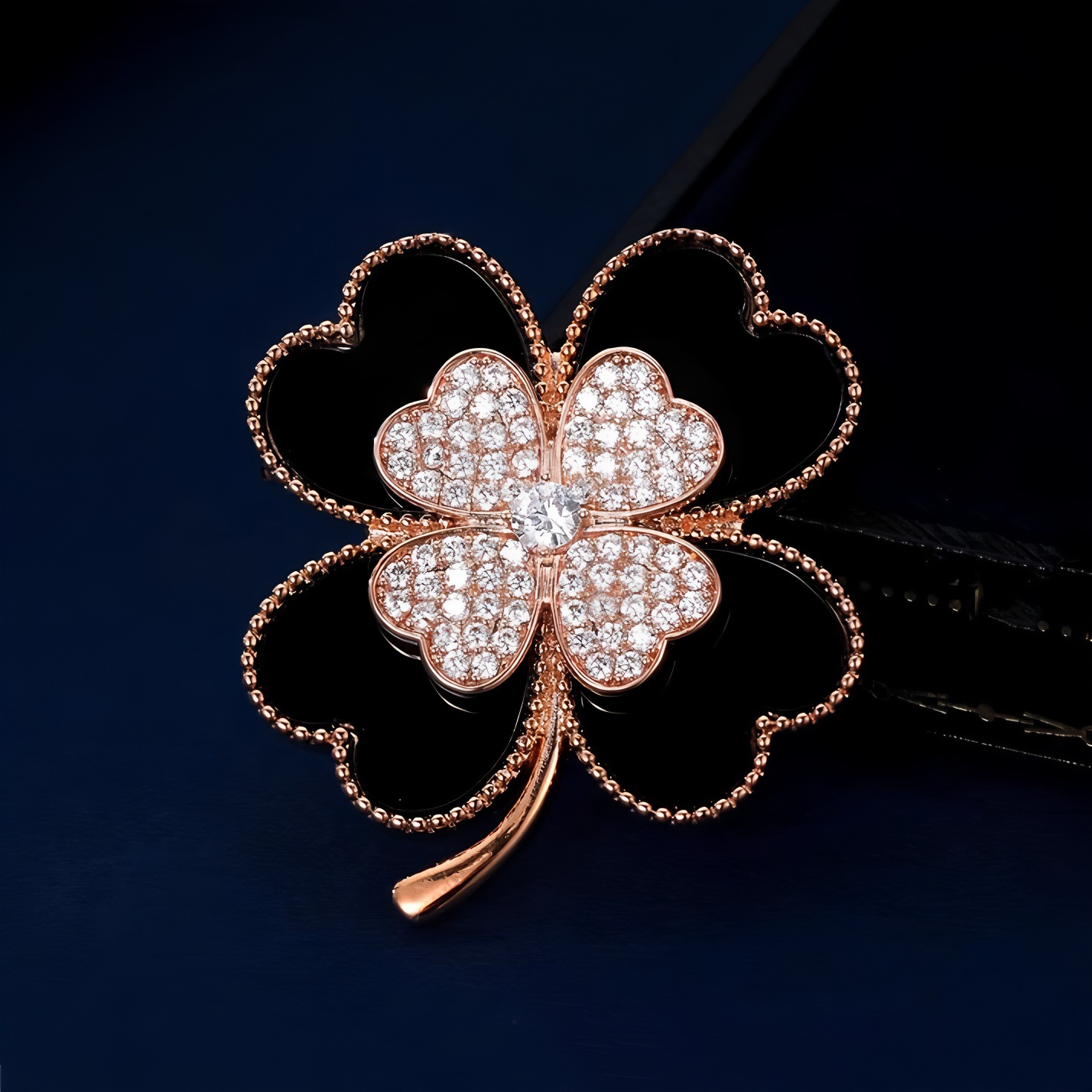 Korean Style Black Four-Leaf Clover Brooch, High-End, Feminine, Fashionable, Diamond-Encrusted Corsage, Anti-Exposure Pin, Clothing Accessories