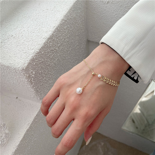 Japanese and Korean creative wheat pearl bracelet for women, simple temperament, new asymmetrical bracelet, adjustable bestie bracelet