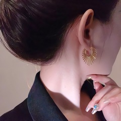 女性用の甘いひまわりイヤリング、ファッショナブルなデザイン、2025年の新しいイヤリング、ニッチなインターネットセレブのイヤリング