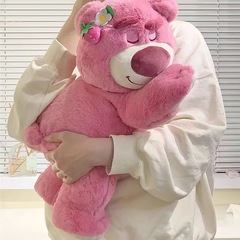 腹ばいになったいちご熊ピンクのぬいぐるみがかび熊寝人形かわいい抱き枕クッションプレゼントで彼女の誕生日を贈る