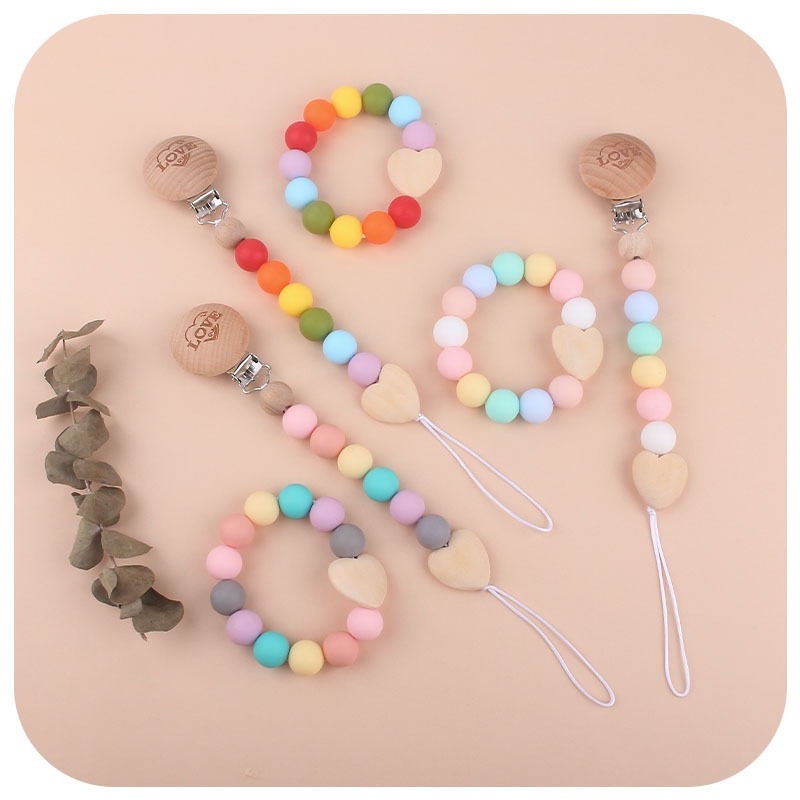 Comercio exterior nuevo bebé suministros mordedor pulsera chupete cadena traje bebé amor madera chupete cadena anti-caída