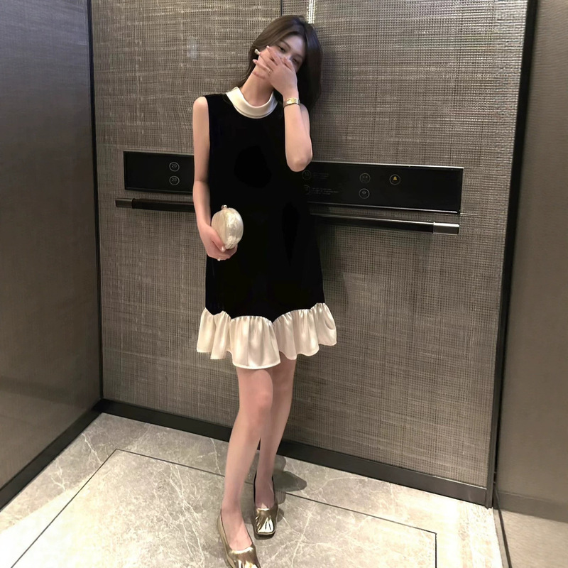 Shenzhen Factory Wholesale 26 Sleeveless Dresses for Women, Silk Velvet Black and White Color-Blocking Ruffled Slim-Fit Elegant Tank Dress