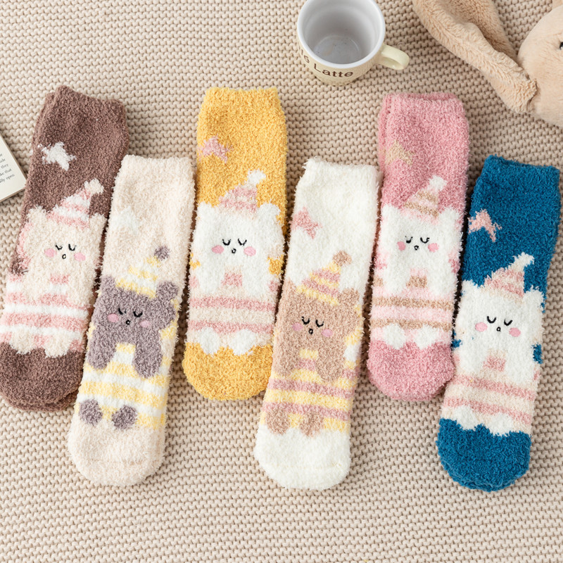 Women's Cute Bear Polyester Blending Jacquard Crew Socks A Pair display picture 1