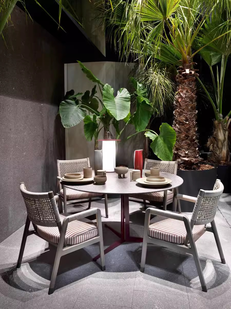 Al aire libre mesa y silla de madera anticorrosiva patio balcón ocio ratán tejido impermeable protector solar teca combinación de silla de jardín de tres piezas